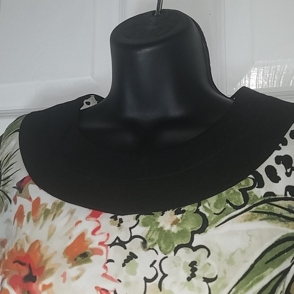 Kim Rogers, Floral dress, size 12 - Picture 5 of 6
